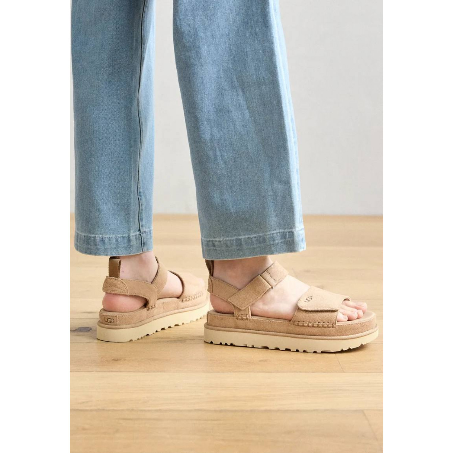 UGG Goldenstar Sandal Sand