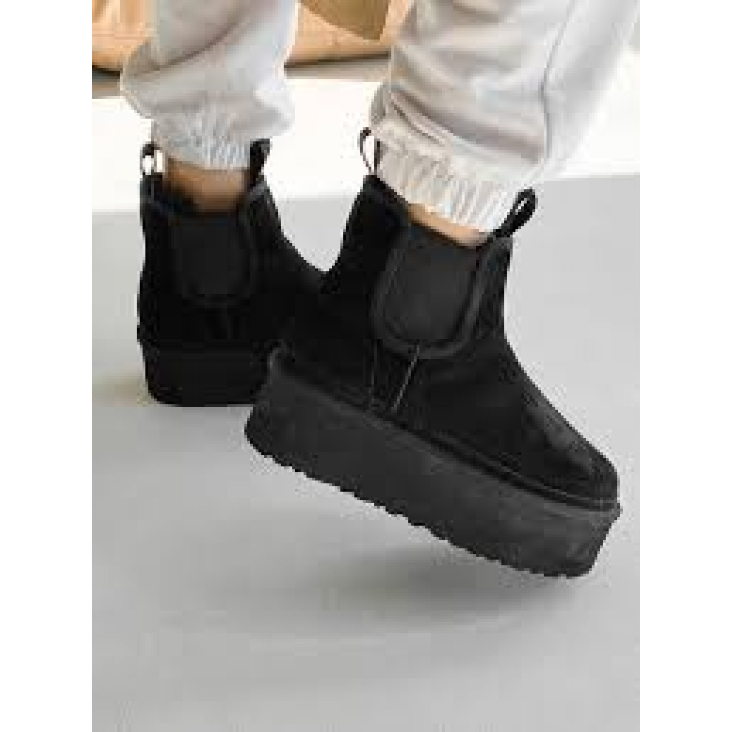 UGG Neumel Platform Chelsea Leather Black