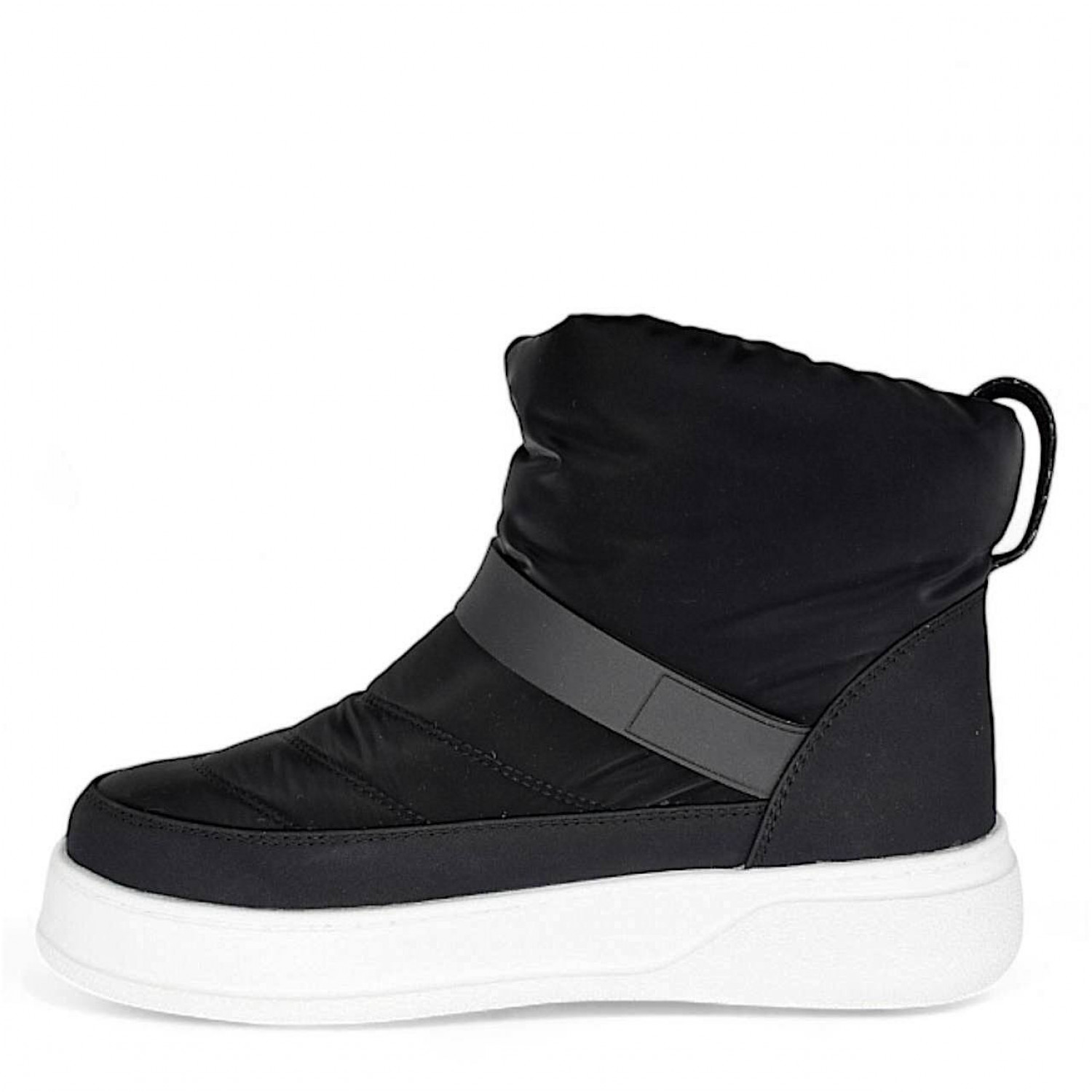 UGG Ash Inflated Black