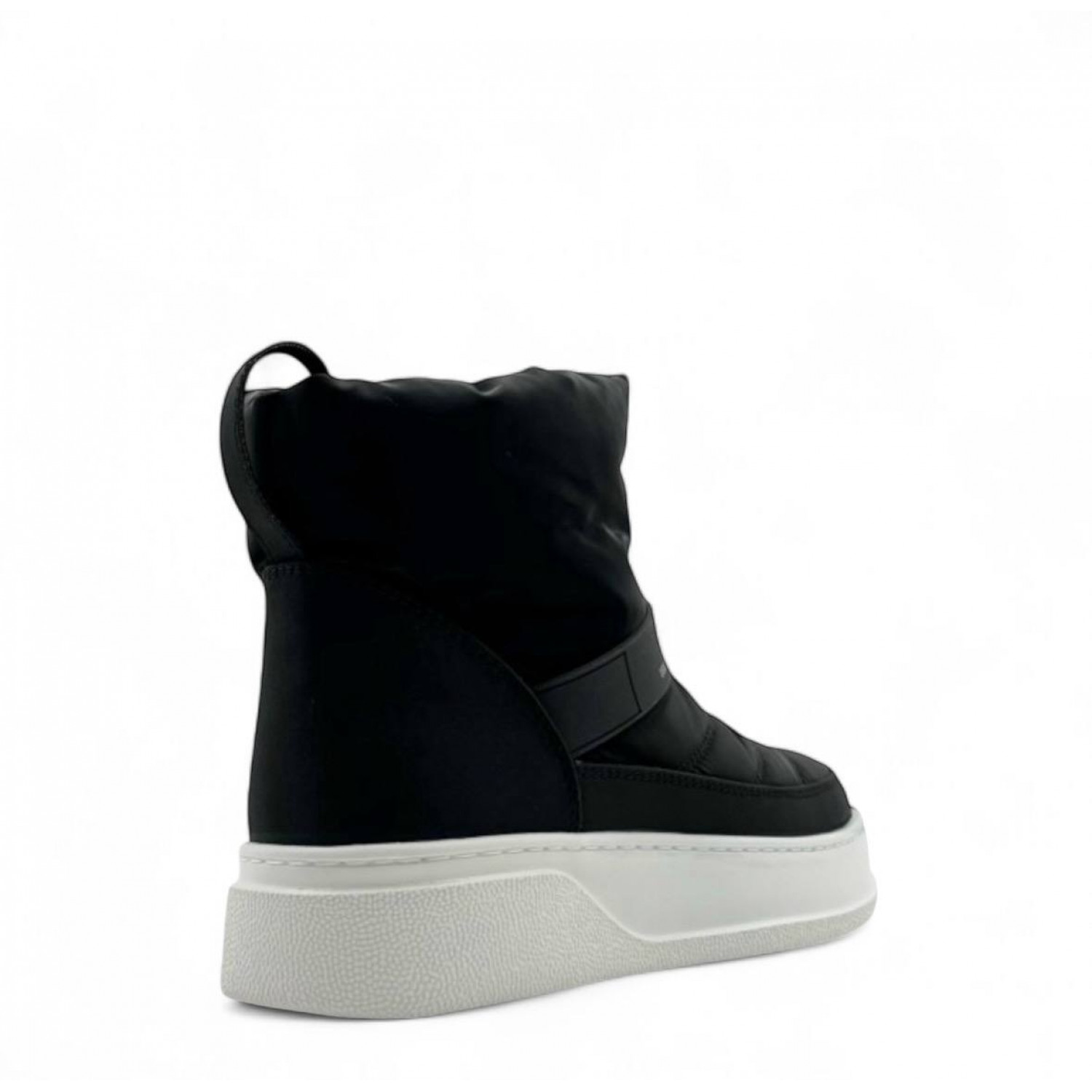 UGG Ash Inflated Black
