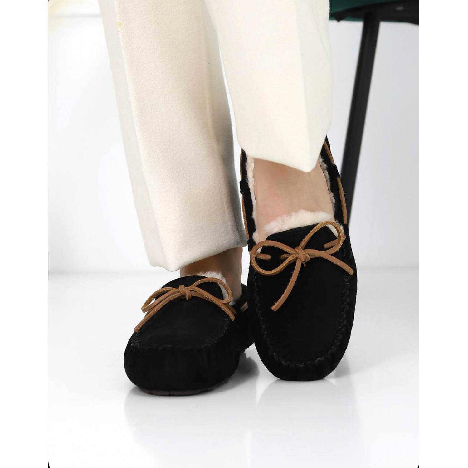 UGG Dakota Black