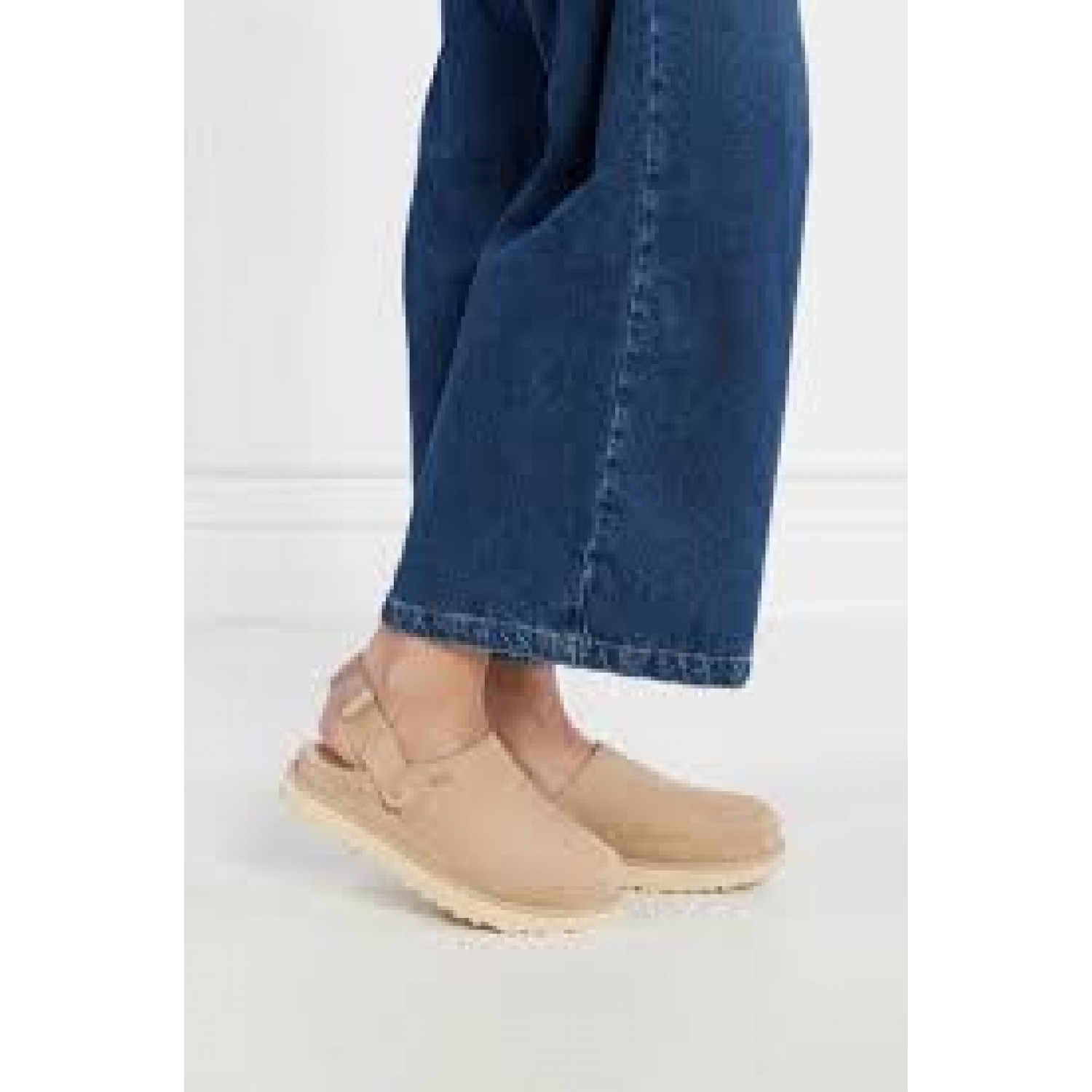 UGG Goldenstar Clog Sand